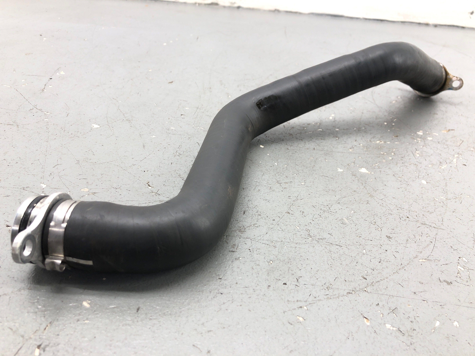 2020-2023 MCLAREN GT 4.0L ENGINE WATER COOLANT HOSE PIPE LINE 22FA096GP OEM 2021