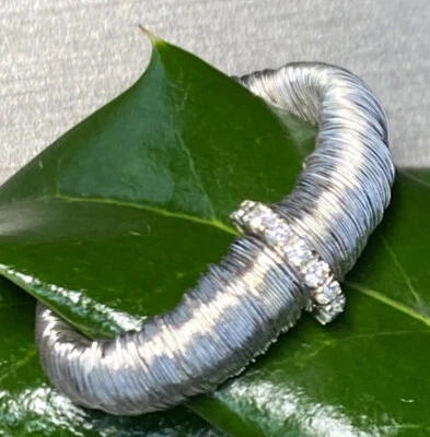 Yvel Diamond Ring Estate Fine Jewelry Pre-Owned Unusual Mesh Band Size 8.75-9 - Image 1 of 4