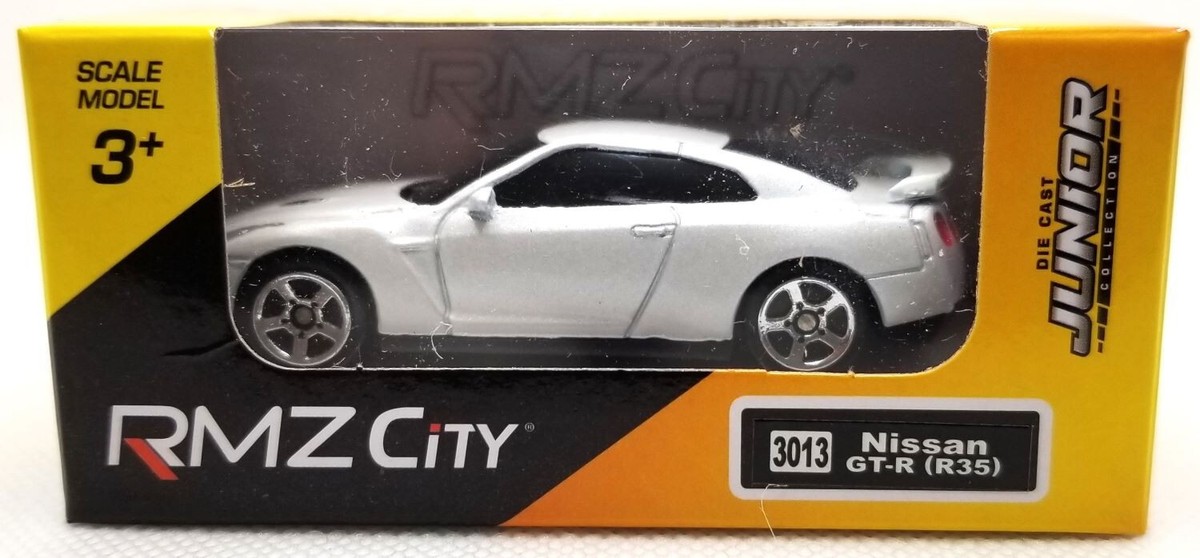 RMZ City - 1/64 Scale Model Nissan GT-R (R35) White
