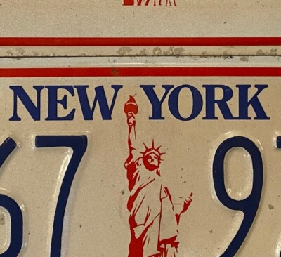 Pair New York STATUE LIBERTY license plate W67 9ZA Manhattan City