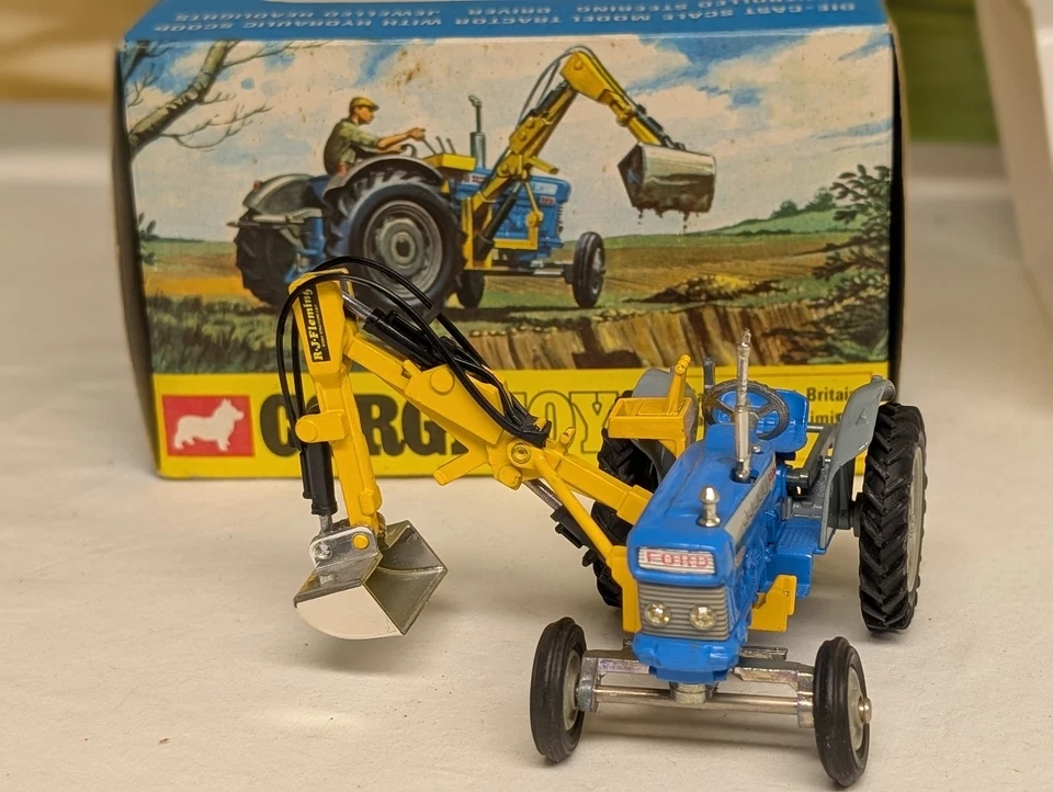 Corgi Toys 74 Ford 5000 Tractor with Hydraulic Scoop Vintage Original Modelcar - Bild 2 von 4