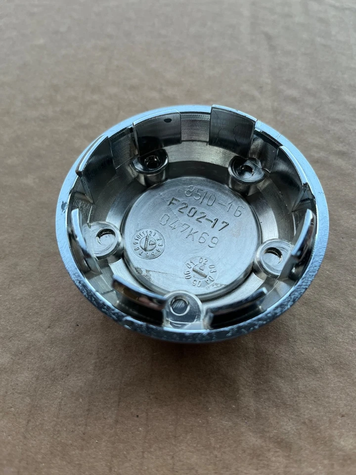 AMP Whell Center Cap Used Good 1 piece part # 8510-16 F202-17 047K69 - Image 3 of 4