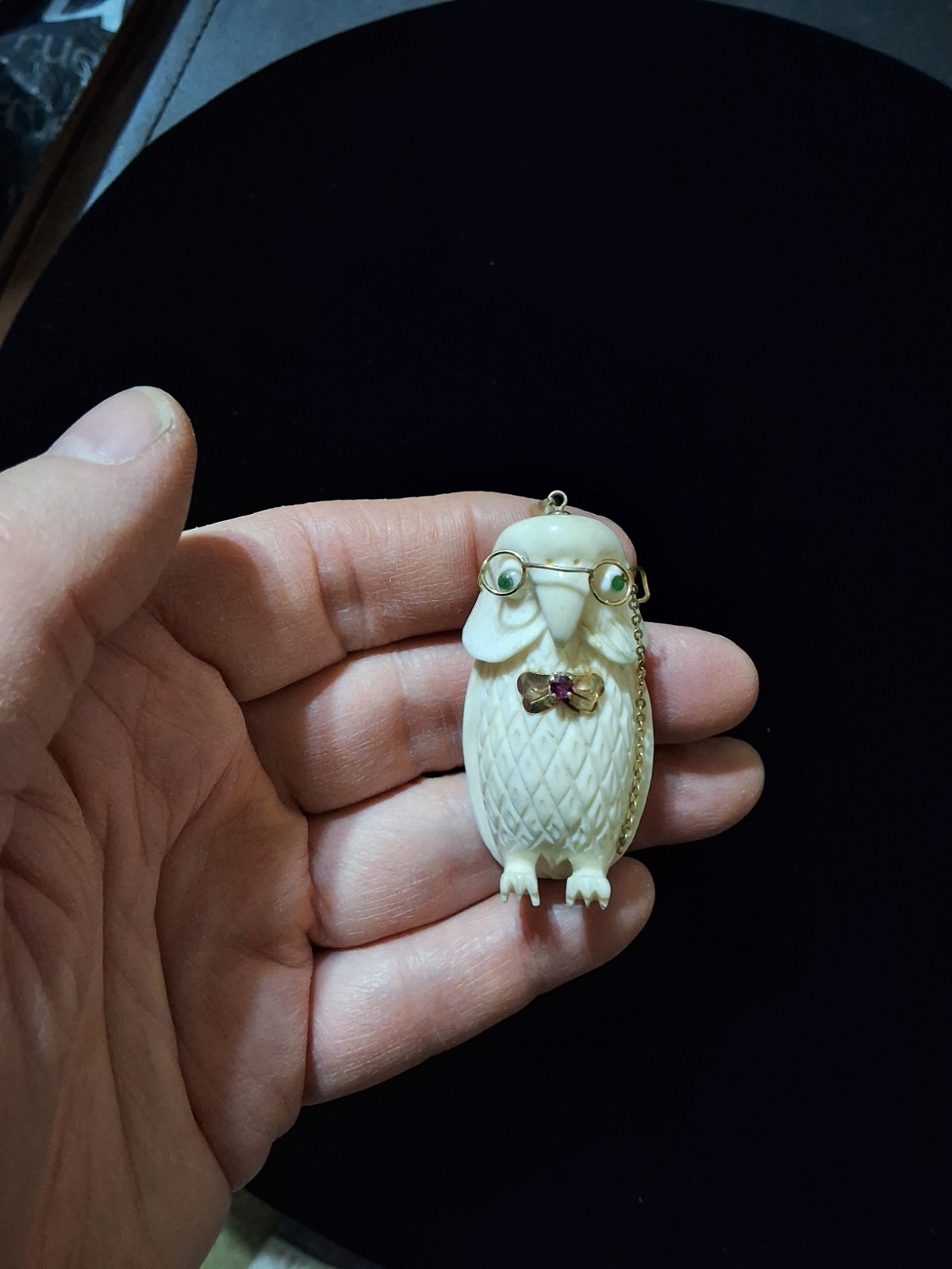 VTG 14K Carved WISE OWL Pendant W/ 14K Gold Spectacles on Chain / PURPLE STONE