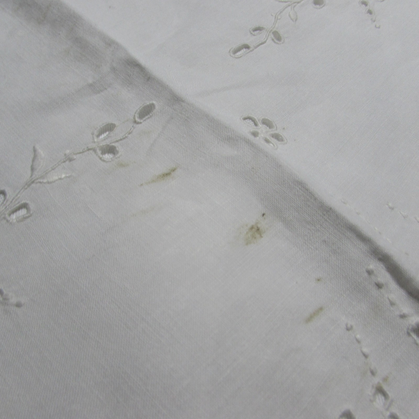 Vtg. White Linen Tablecloth Whitework Eyelet Lace Embroidery Baskets Garlands