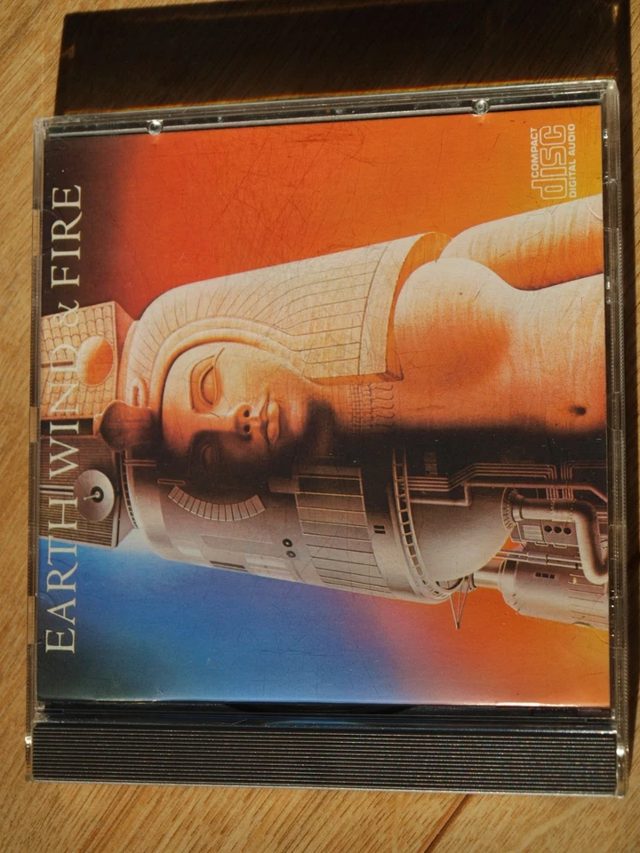 Earth, Wind & Fire Raise!