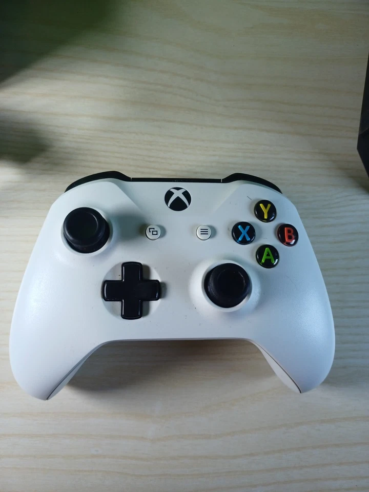 Microsoft Xbox One Nera Console, Controller, Gioco Fifa 15, Scatola. Cavi  - Immagine 2 di 4