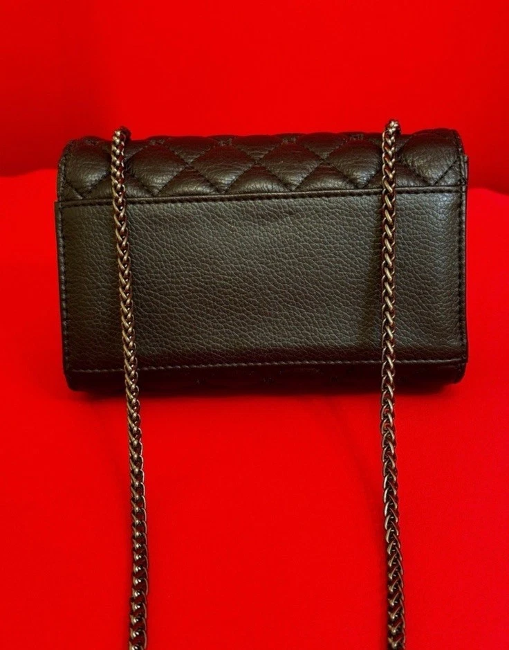 Bandolera acolchada de piel de cordero - negra con cadena pesada pequeña 4x7x2 Foto 3 de 4