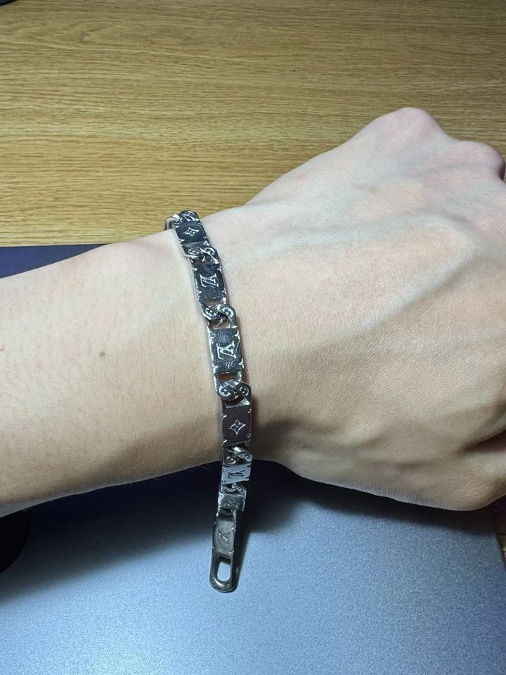 Louis Vuitton M0921L Plata Monograma Cadena Pulsera Hombre Auténtico Leer Disco Foto 3 de 4