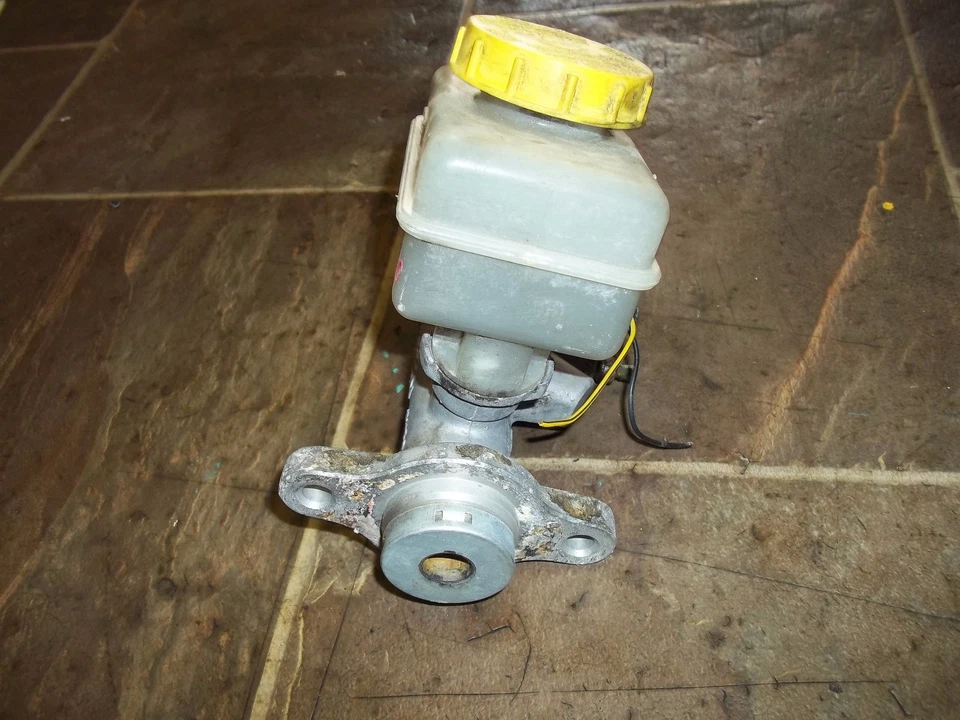 DEPÓSITO CILINDRO MAESTRO FRENO 1997 1998 INFINITI Q45 Q-45 Foto 3 de 4