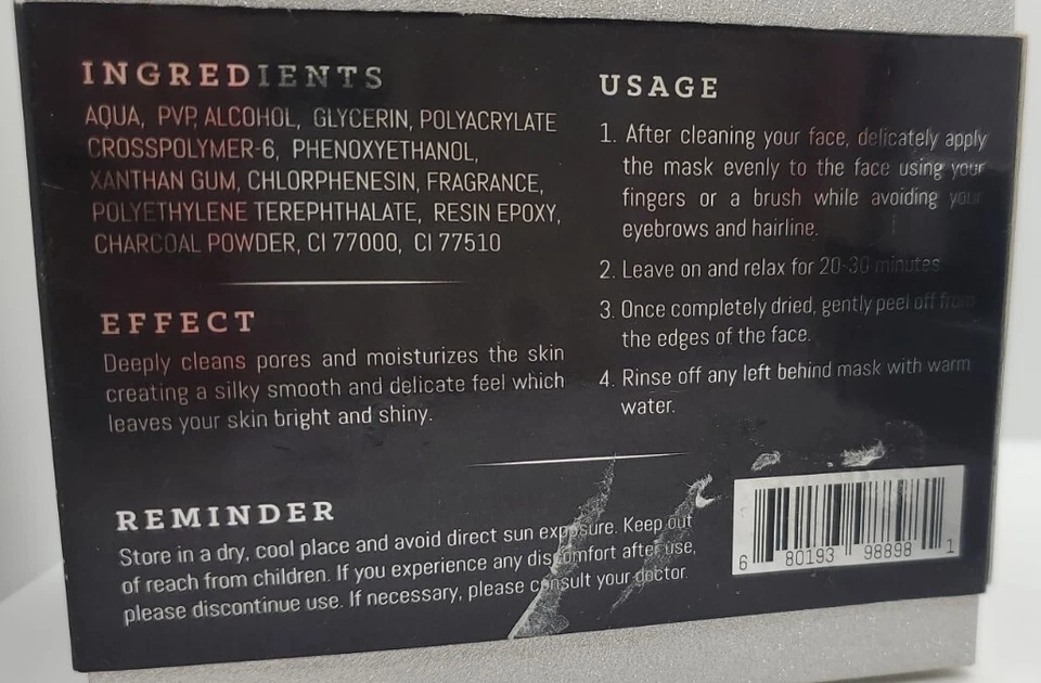 Mascarilla facial negra con brillo Foto 3 de 4