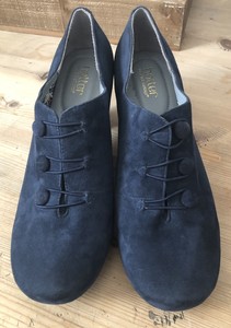 navy shoes size 9
