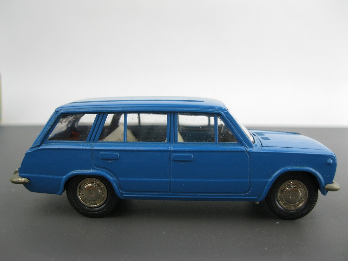 VAZ 2102 LADA metal diecast car model 1:43 made in USSR