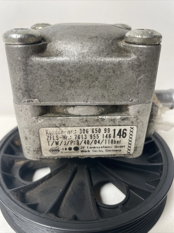 Bomba de direção hidráulica C1825 VOLVO V70 05-08 30665099 - Imagem 3 de 4