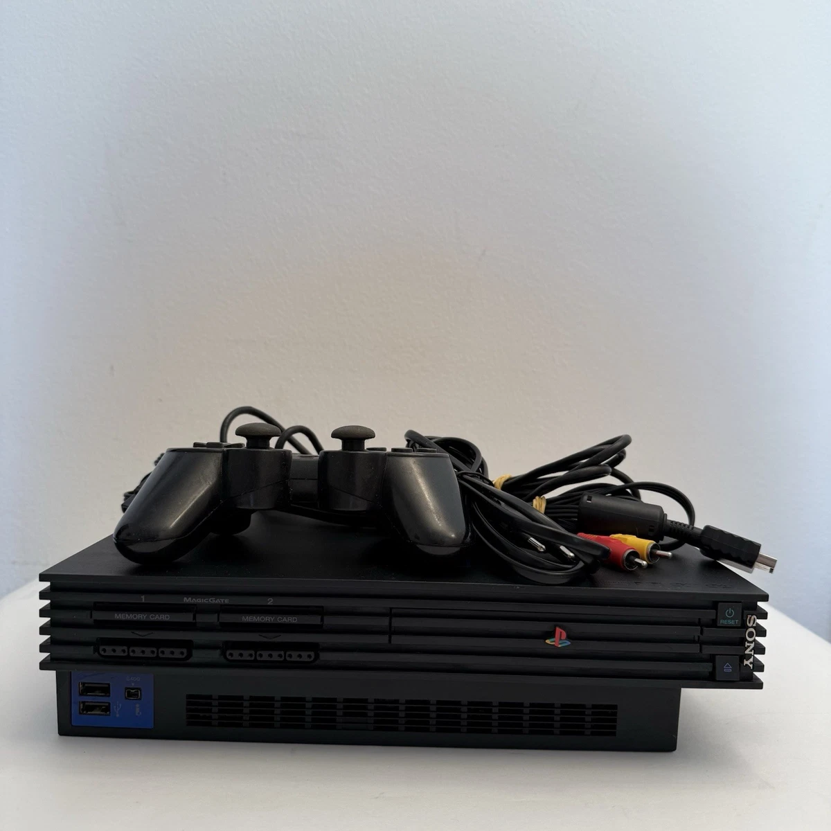 SONY PlayStation 2 PAL console in OVP (SCPH-50004) (Gebraucht) in Vucherens für CHF 99 – mit