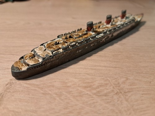 Dinky Toys Pre War No. 52/534 Cunard White Star 'Queen Mary' Diecast Ship Model - Picture 2 of 5