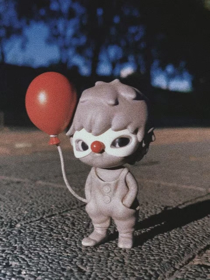 Hirono PERSONA 2022 Lang Solo Exhibition Limited Edition Figurine - Image 2 of 4