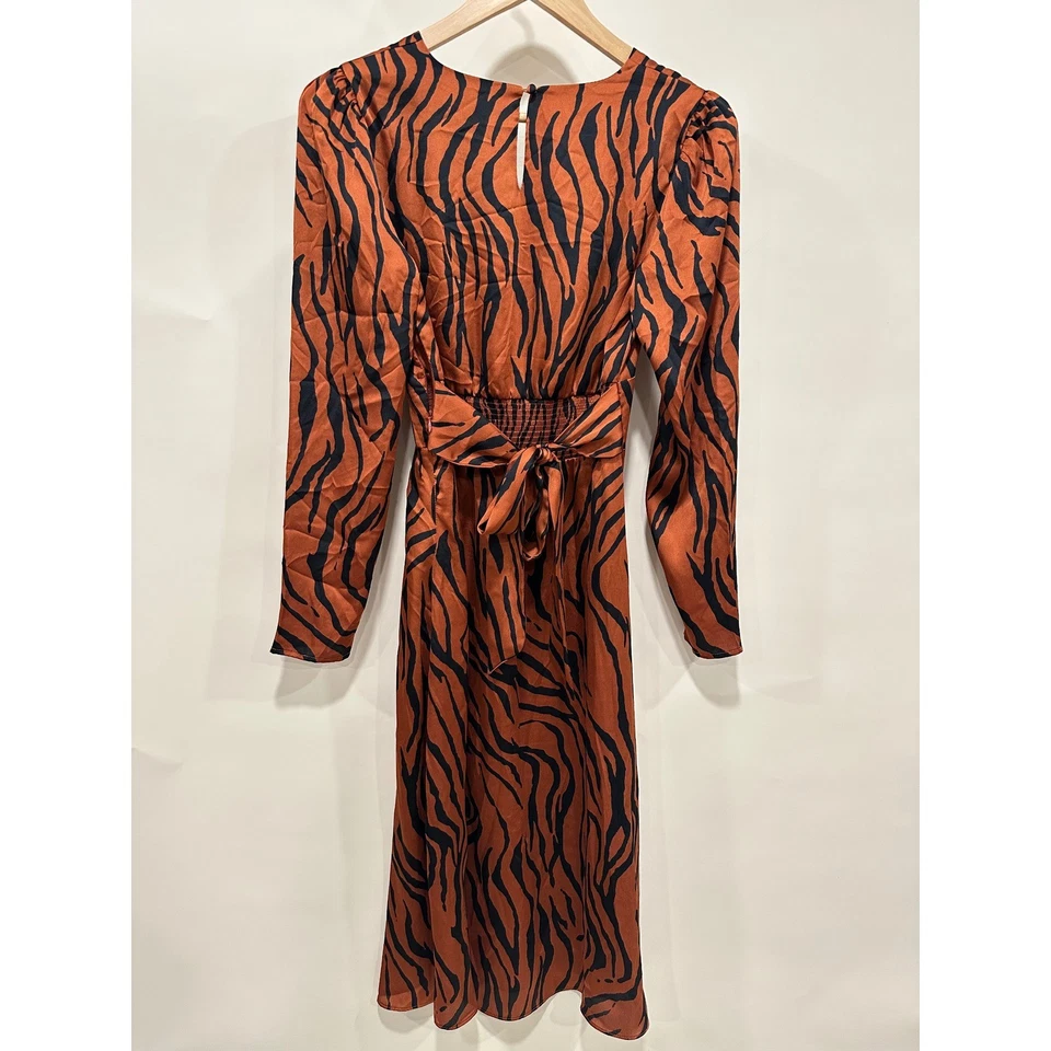 Vestido midi Bar III para mujer pequeño manga larga estampado animal naranja quemado Foto 2 de 4