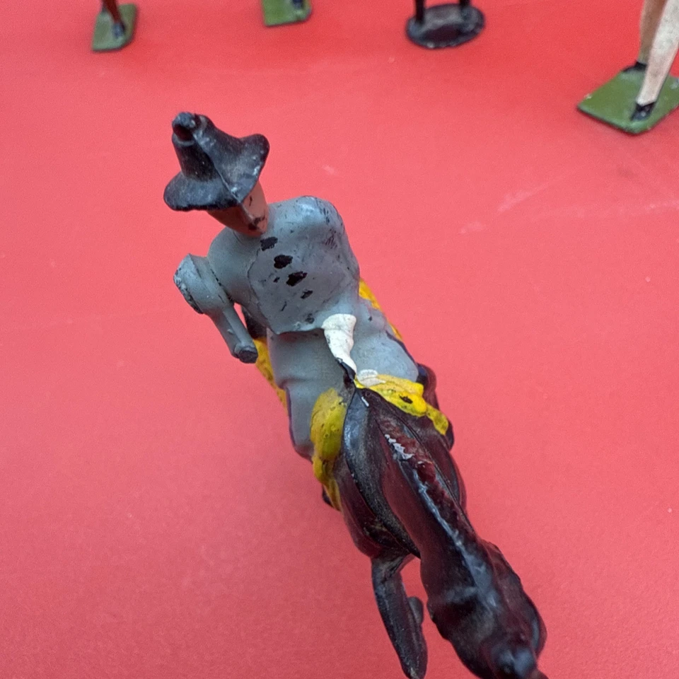 Lote de juegos de caballo y soldado de metal vintage de Gran Bretaña como está Foto 3 de 4