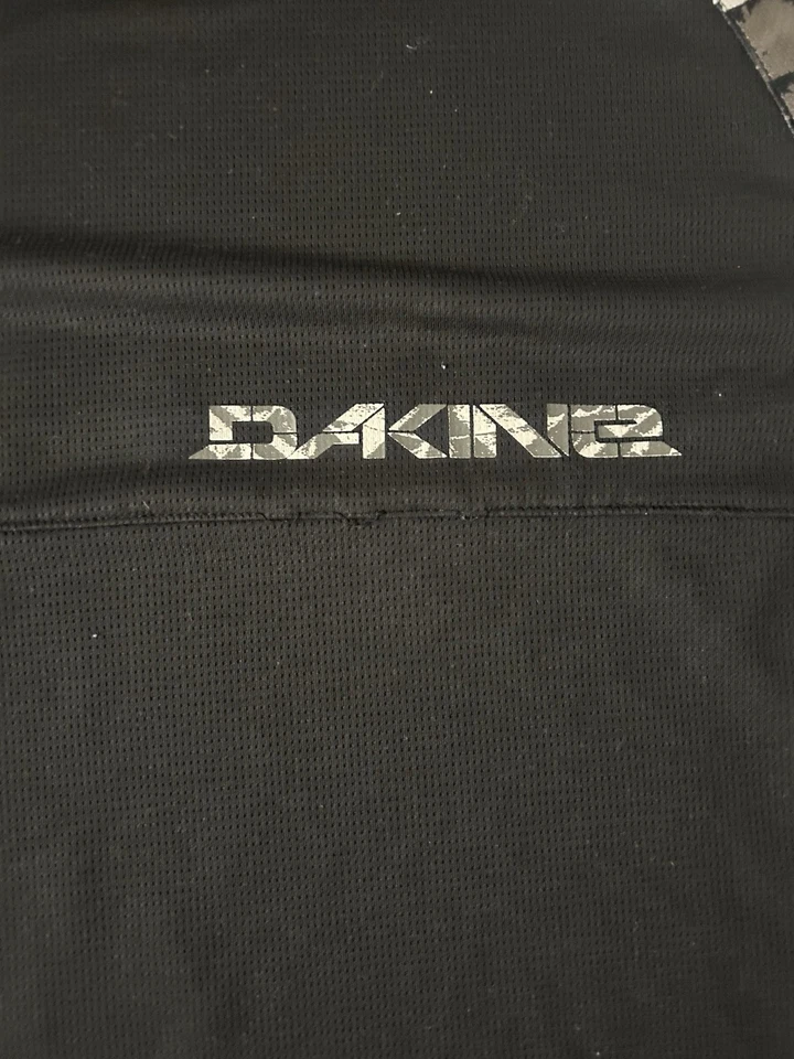 Camiseta Dakine Thrillium S/S UPF elástica anti microbiana/odor preta masculina tamanho G - Imagem 3 de 4