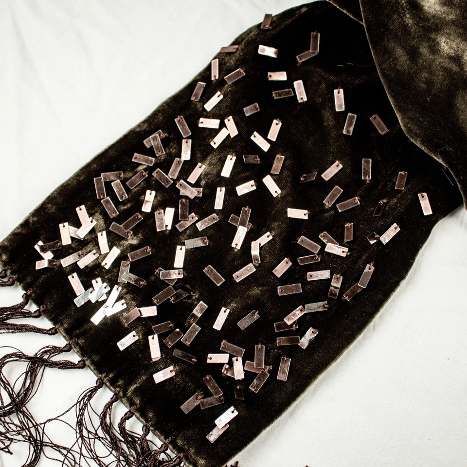 Cachecol retangular feminino vintage marrom veludo seda franja lantejoulas 64 L x 6 W - Imagem 2 de 4