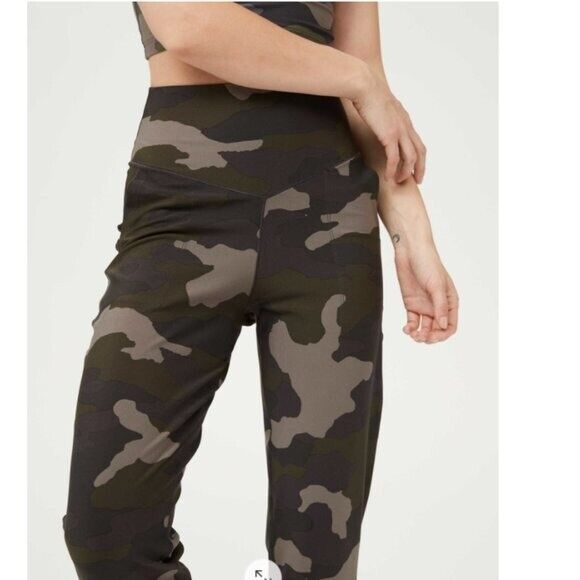 NWOT aerie OFFLINE Real Me Jogger Pant Leggings Camouflage Small
