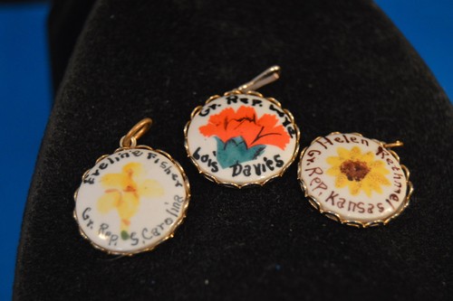 1950's Lot of 3 WOMEN'S SOCIETY NATIONAL CONFERENCE CHARMS "Gy Rep." flowers EXC - Picture 5 of 8