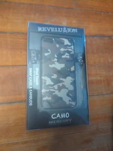 IPOD TOUCH 5TH GENERATION SNAP CASE AND EARBUDS
