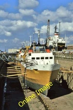 Photo 6x4 King George Dock, Kingston upon Hull Salt End Two stern trawler c1986