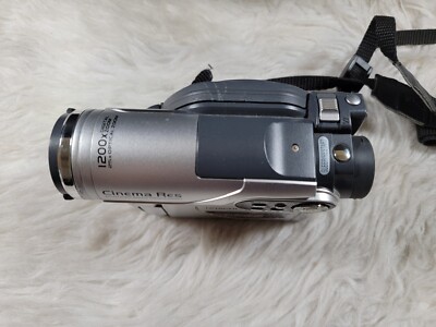 Hitachi DZ-BX35A DVD Camcorder with 25x Optical Zoom, Bundle