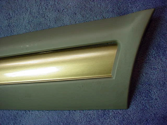 Kit Moldura Puerta Trasera GMC Jimmy 2x2 1996-1997 LH 2 Piezas Inserto GM 12471981 L1 Foto 3 de 4