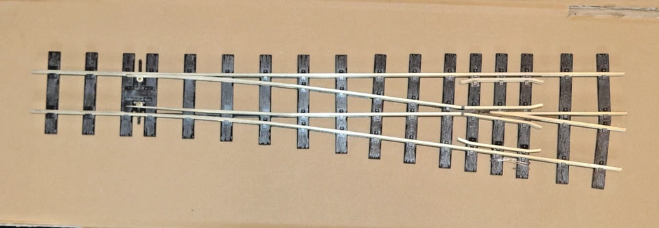 PECO SL-E896 Turnout Medium Radius Left Hand SM-32 / Gauge 1 - Electrofrog - Image 2 of 3