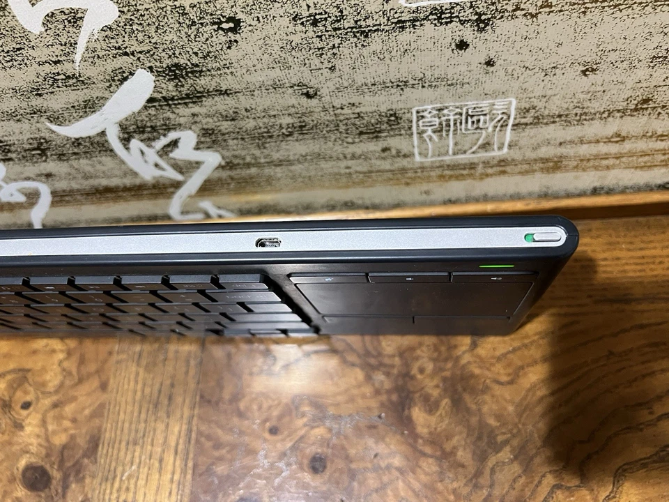 Teclado táctil Logitech K830 inalámbrico iluminado para sala de estar probado Bluetooth Foto 4 de 4