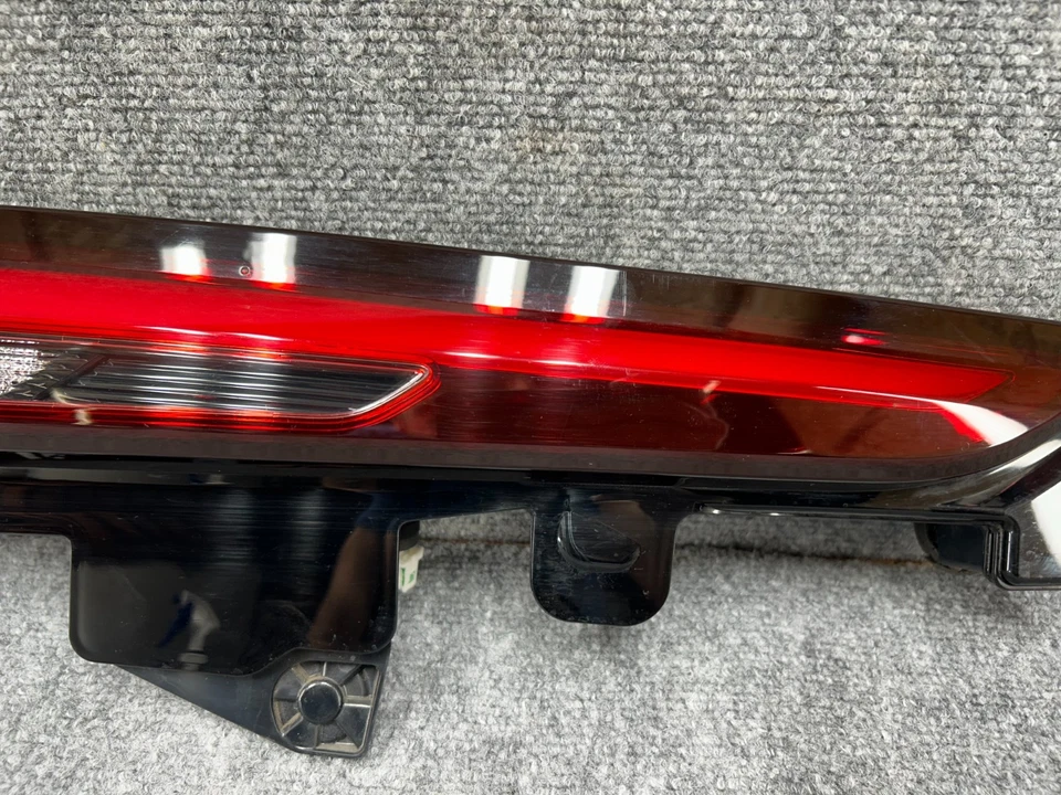 MAZDA CX-90 PREMIUM 24-25 OEM LUZ TRASERA IZQUIERDA LADO CONDUCTOR INTERIOR LED 35K Foto 3 de 4