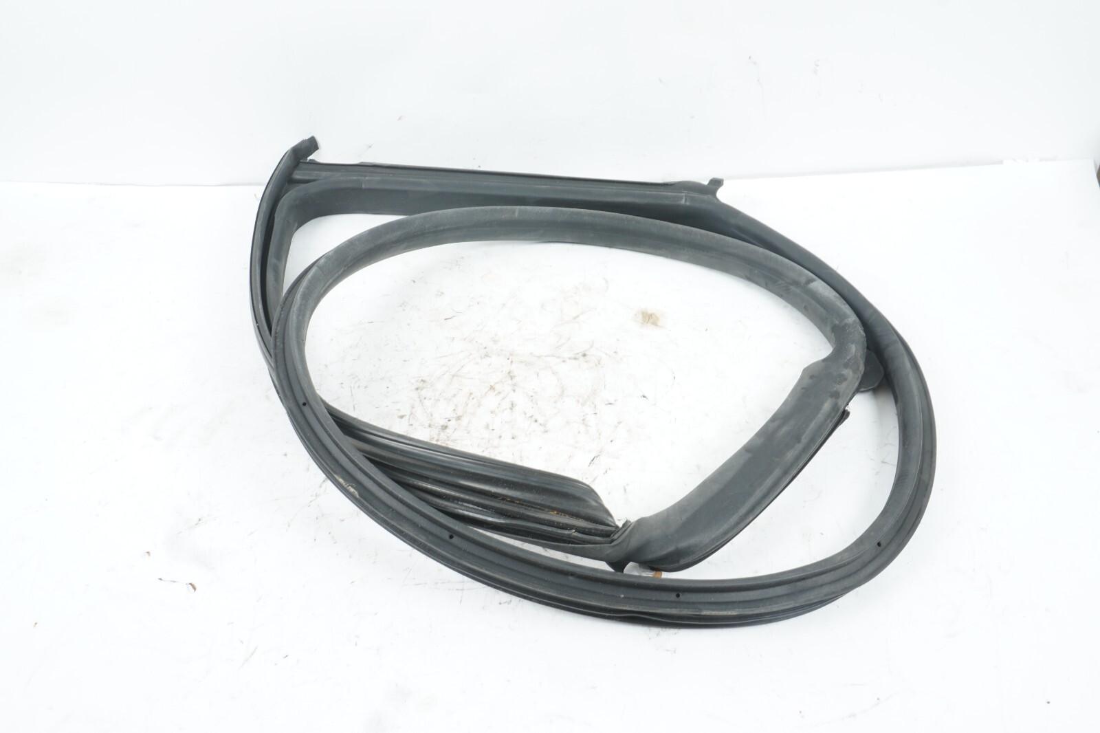 14-20 MASERATI QUATTROPORTE REAR RIGHT PASSENGER SIDE DOOR WEATHERSTRIP SEAL OEM