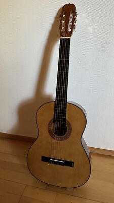 Gitarre-Hohner MC-06 Klassische. 100x37x10cm. mit 18 Bündel
