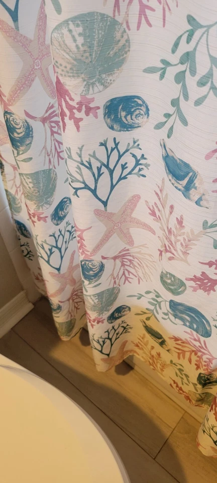 VCNY Hogar Antigua Coral Shells Poliéster Cortina de Ducha, Decoración de Playa Costera Foto 4 de 4