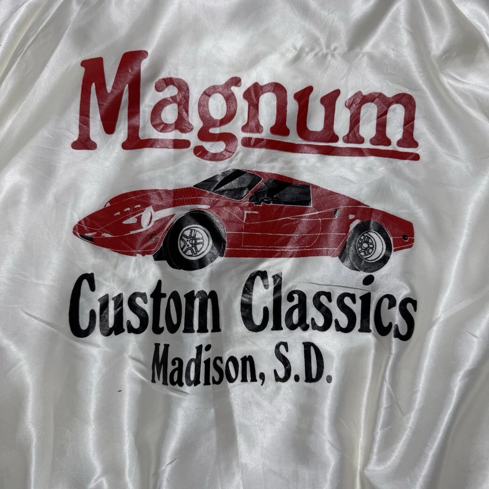 Chaqueta de satén universitaria vintage años 80 Magnum Custom Classics Exotic Car Shop talla XL Foto 2 de 4