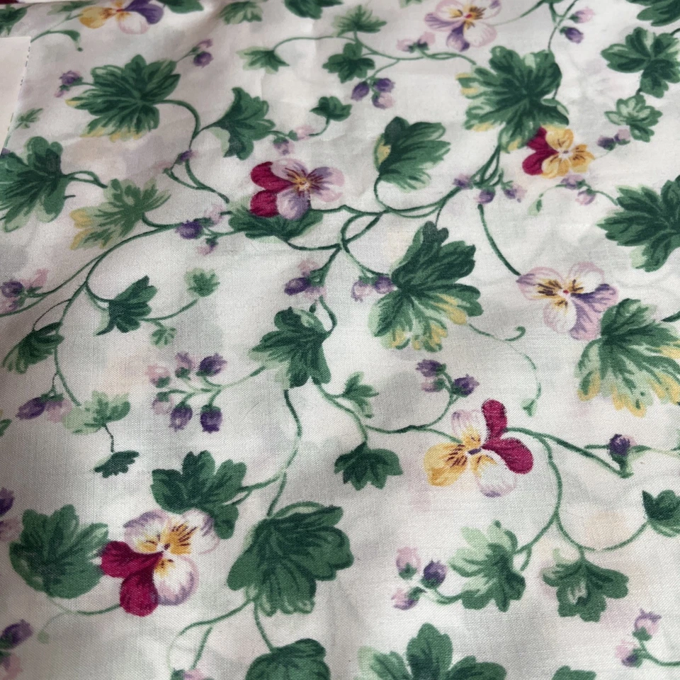 Lote de 7 yardas nuevas y vintage telas de acolchado floral violeta Foto 4 de 4