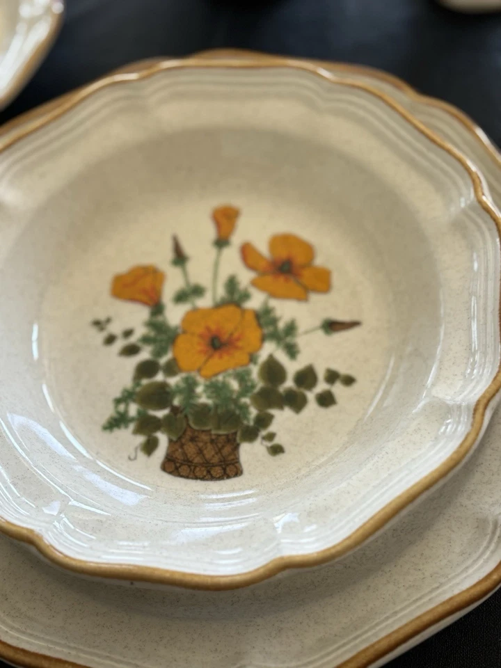 Vajilla Mikasa Petunia 65 piezas usada en perfecto estado. Sin astillas Foto 2 de 4