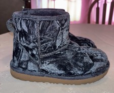 Big Girls UGG Classic Mini II Velvet Winter Boots - size 2 - Ocean Blue 1142070K