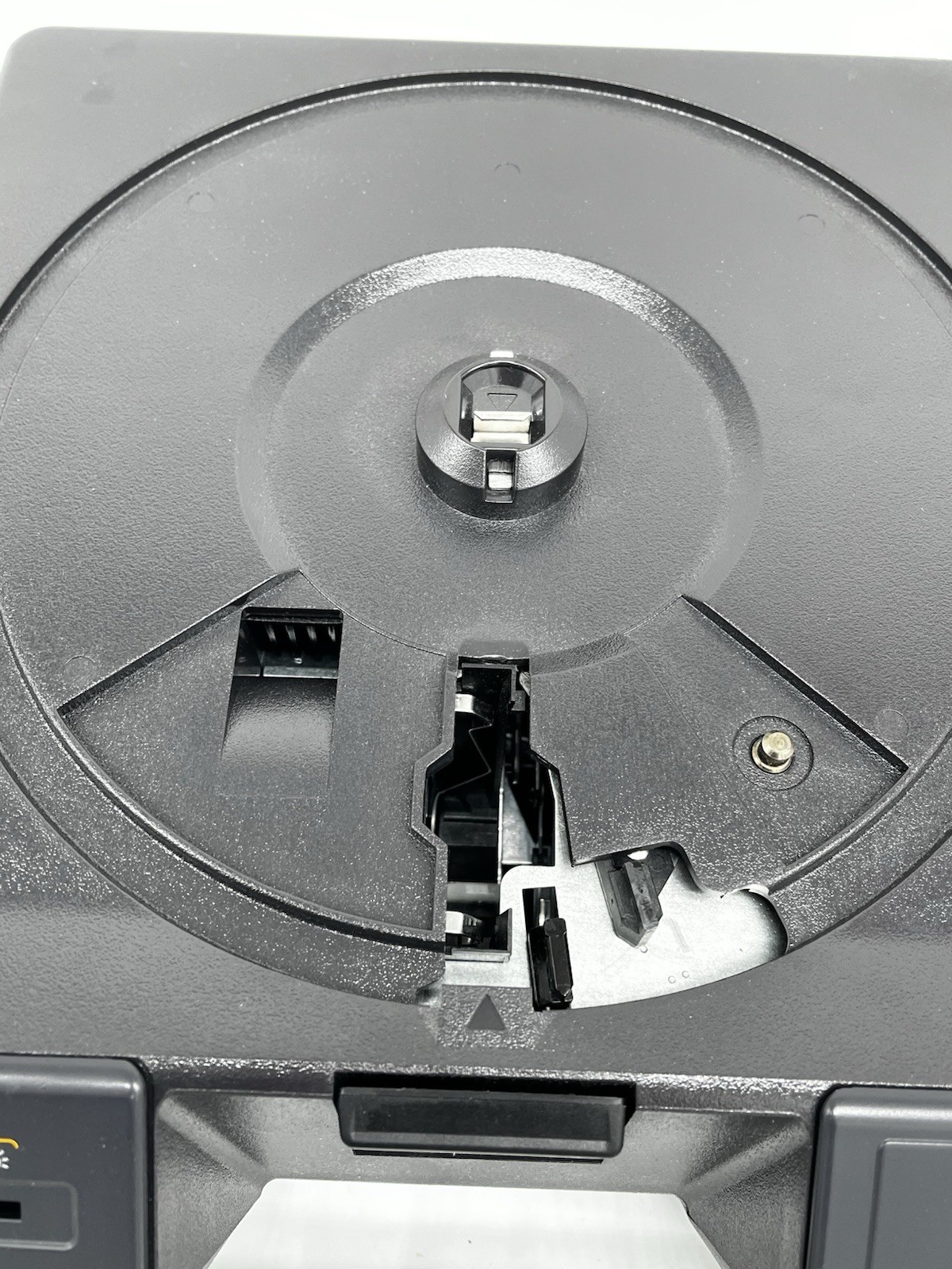 Kodak 4400 Ektagraphic III Carousel Slide Projector  W/ Original Box