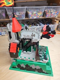LEGO Castle: Dragon Knights: Fire Breathing Fortress 6082 (1993) Very Rare.