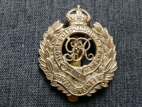 #105 – WW1 ERA ROYAL ENGINEERS GVR WHITE METAL CAP BADGE