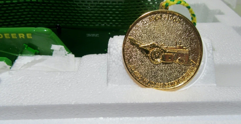 John Deere 4020 Tractor With 237 Picker Precision Classic # 14 (NIB) - Image 3 of 4