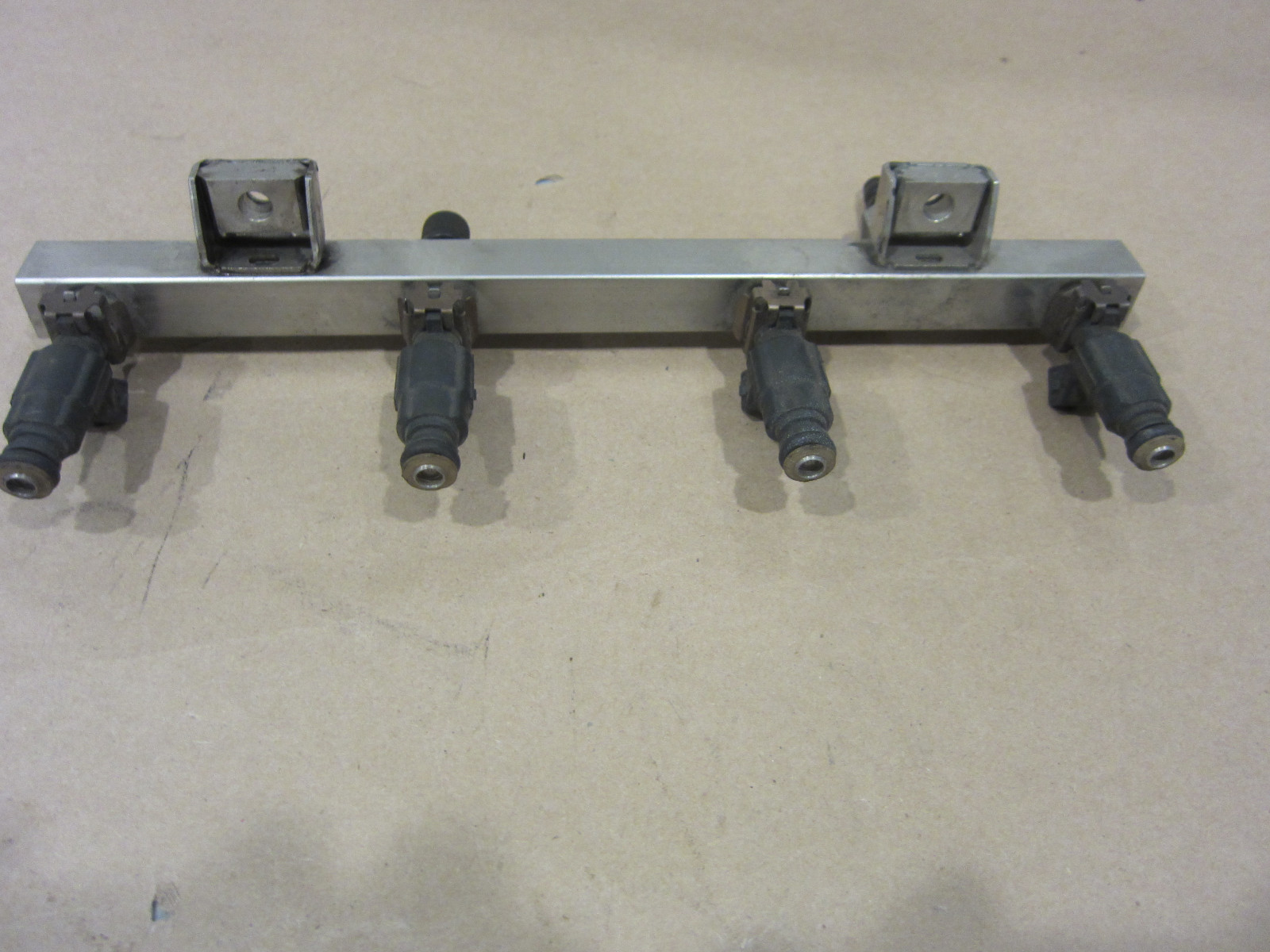 Ferrari 360 RH Fuel Injector Rail + Injectors. Part# 178482