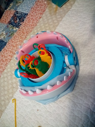 SHARK BITE Game by Pressman 2-4 Players Ages 4+ (2017) COMPLETE! EUC - Picture 6 of 13