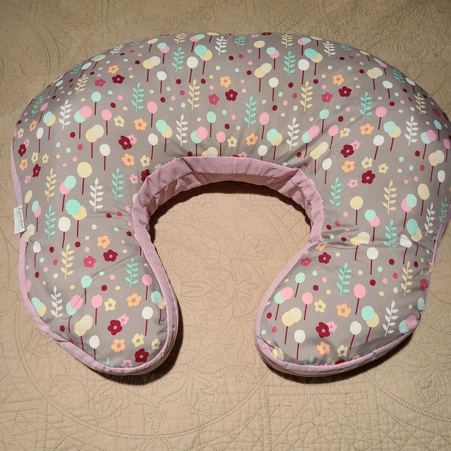 mombo feeding pillow