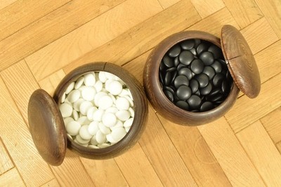 Vintage Go Stones Igo Spiel Brettspiel Schwarz 175/Weiß 178 Teile aus Japan