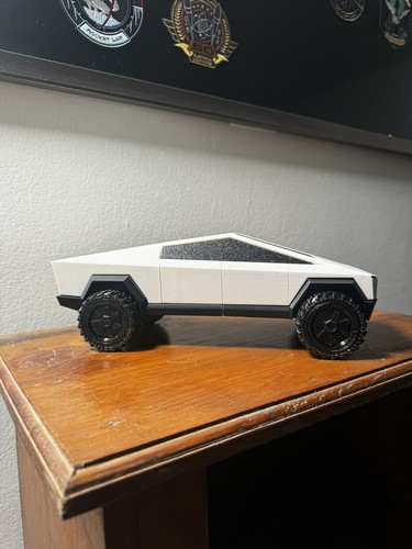 3D-gedruckter Cybertruck (großes 1’ Modell) - MATT WEISS - Bild 4 von 6