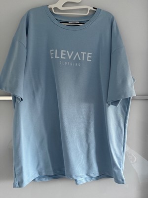 Elevate Clothing T-Shirt First Drop Babyblau XL Blau Box Logo Shirt Elias N97 